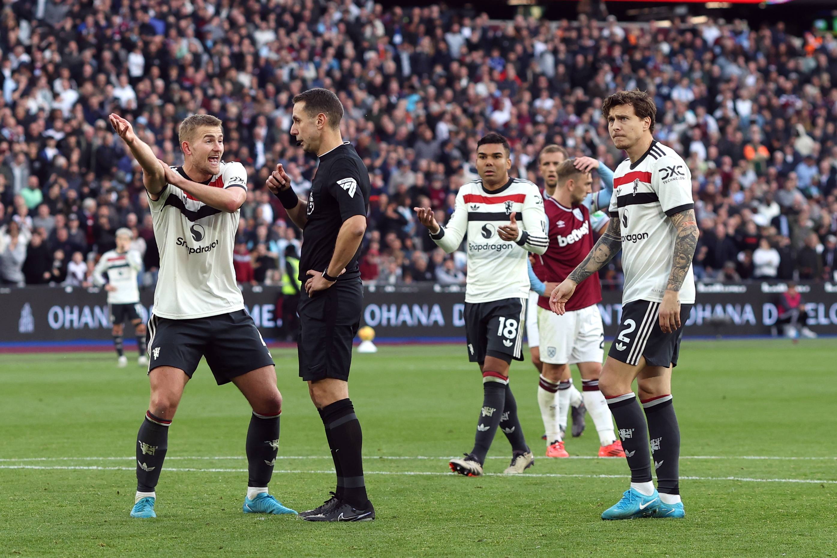 萨拉赫回归赛场，绝杀首场状态亮眼，澳大利亚队观众沸腾！