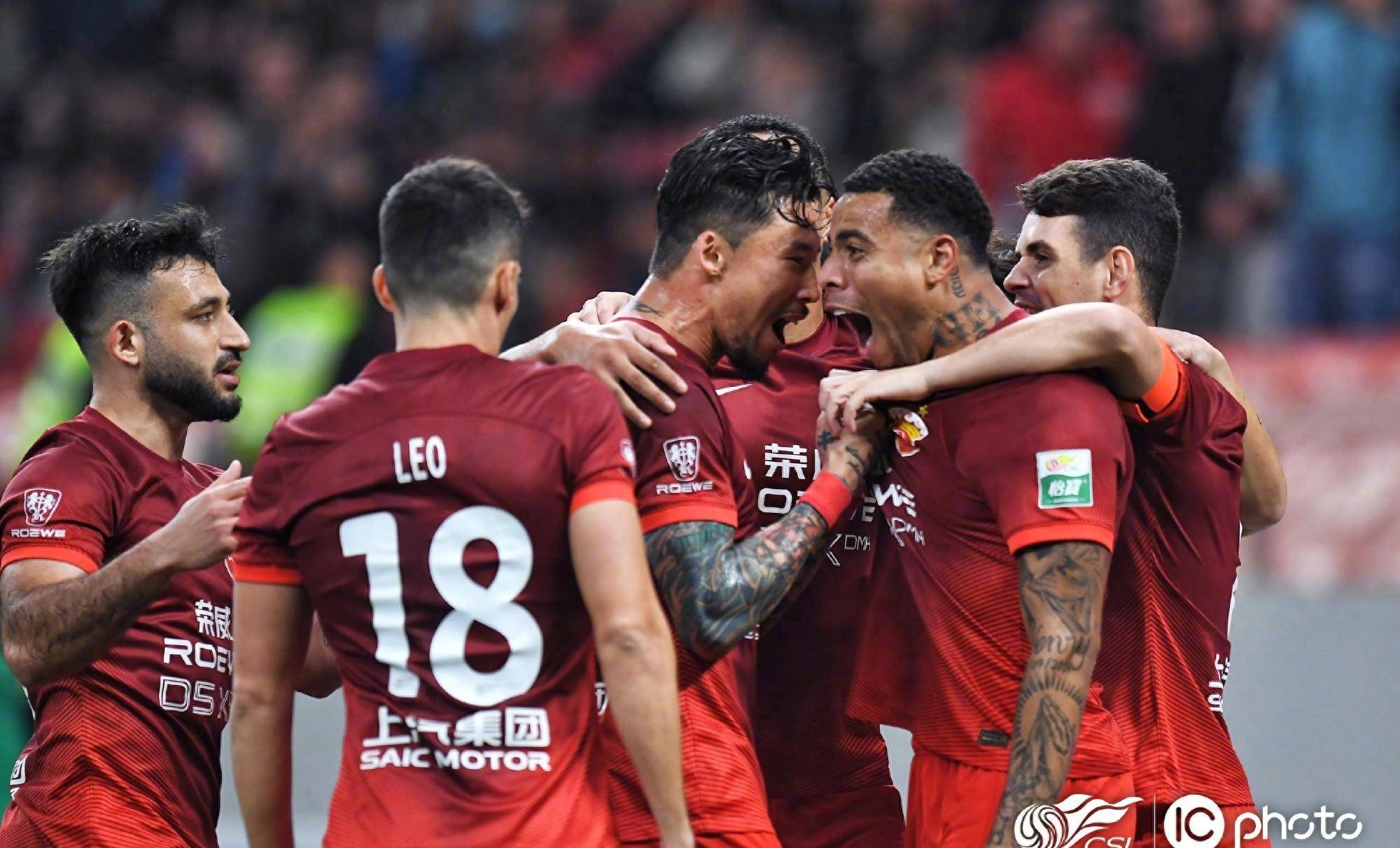 纳达尔在RNG比赛中绝杀,逆转引发热议! 纳达尔在RNG比赛中绝杀,逆转引发热议!